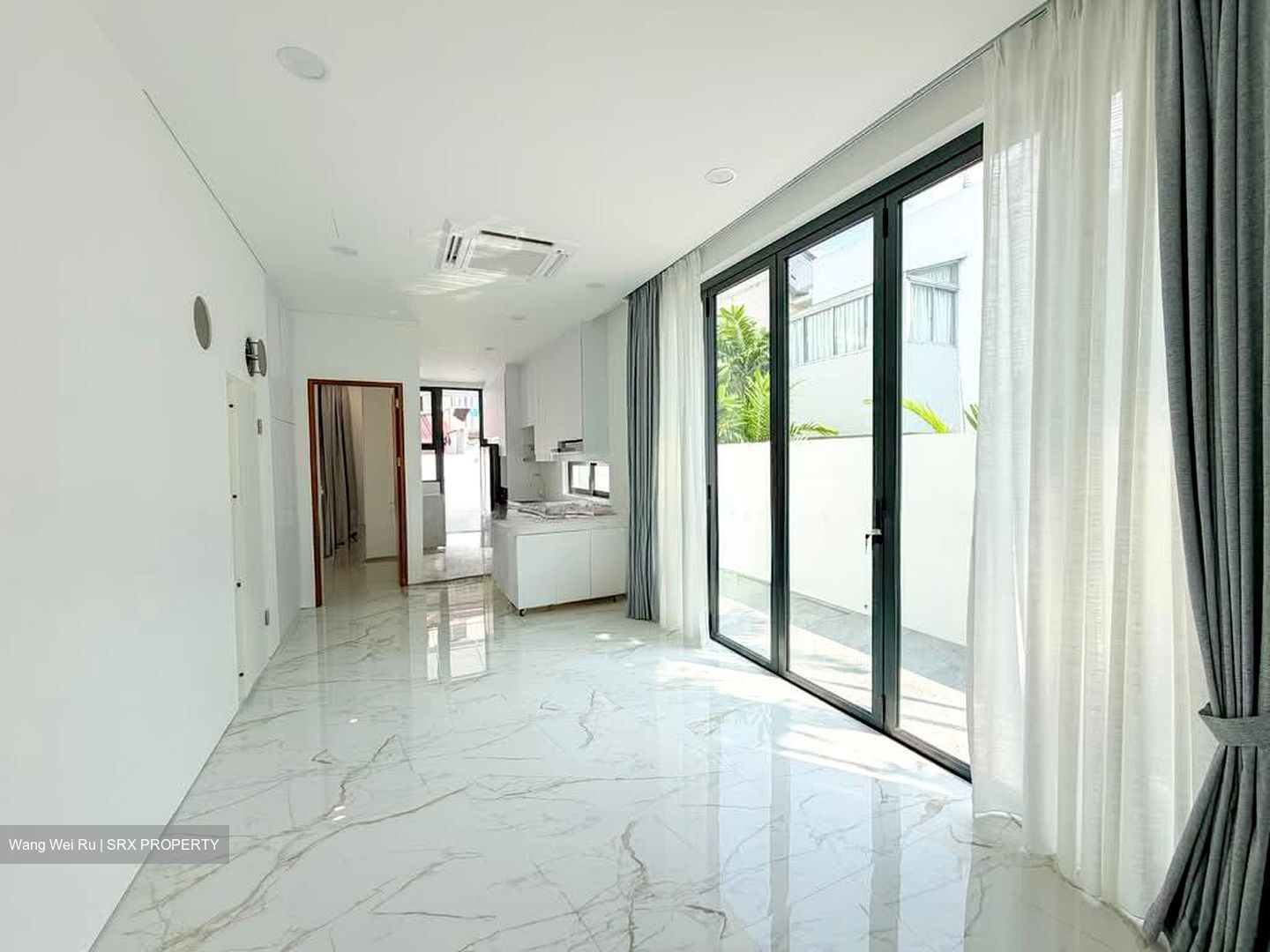 West Coast Road (D5), Terrace #558424471